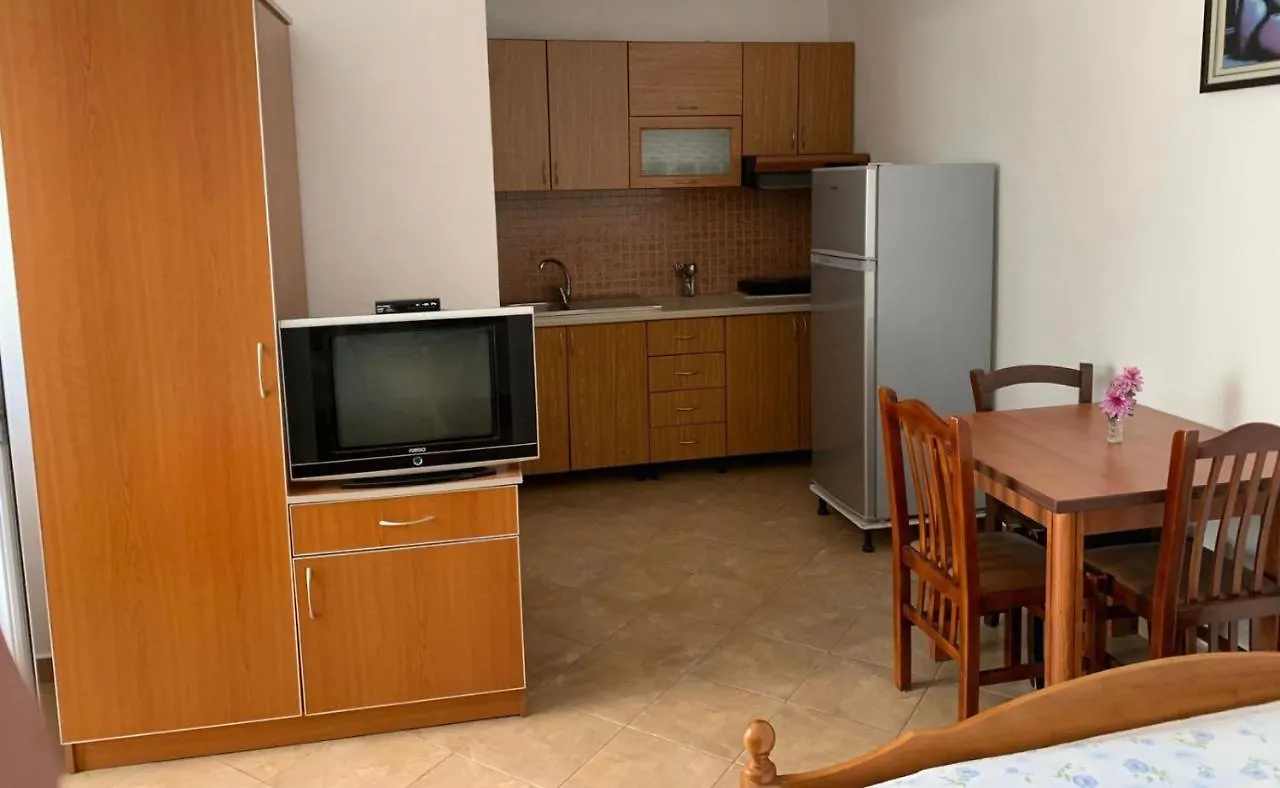 Prázdninový dům Armando Home-Free Parking Included Vlorë